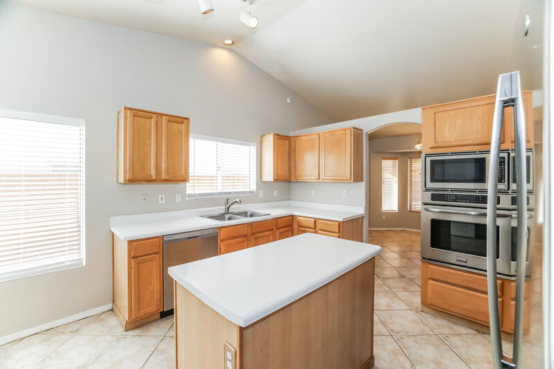 3,225/Mo, 1662 W Campbell Ave Gilbert, AZ 85233 Kitchen View 2