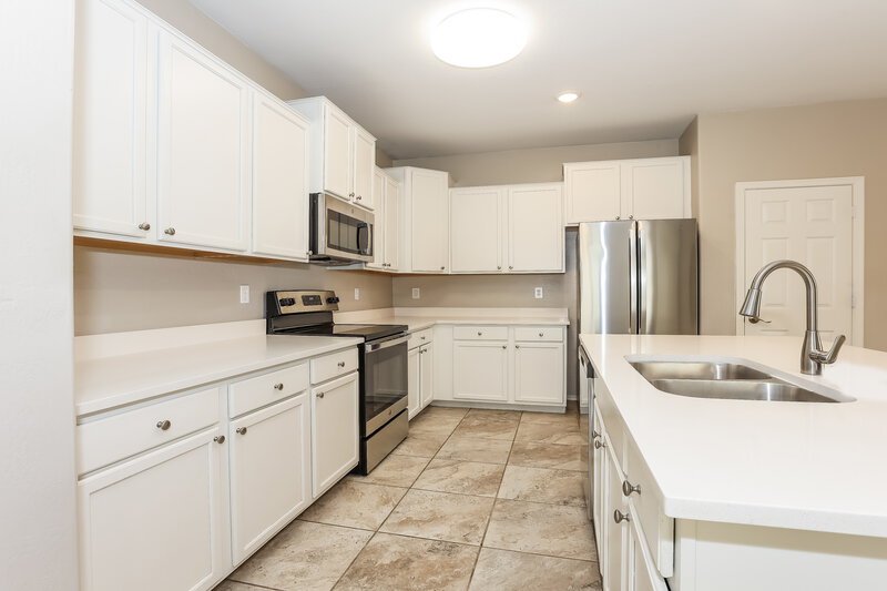 2,200/Mo, 4505 W Pleasant Ln Laveen, AZ 85339 Kitchen View