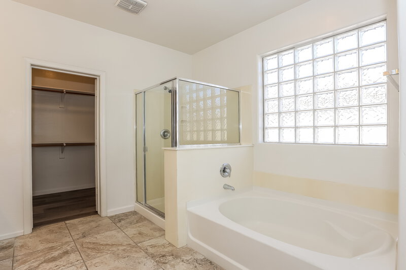 2,200/Mo, 4505 W Pleasant Ln Laveen, AZ 85339 Main Bathroom View