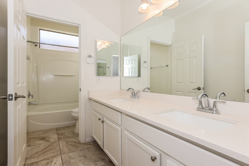 2,200/Mo, 4505 W Pleasant Ln Laveen, AZ 85339 Bathroom View