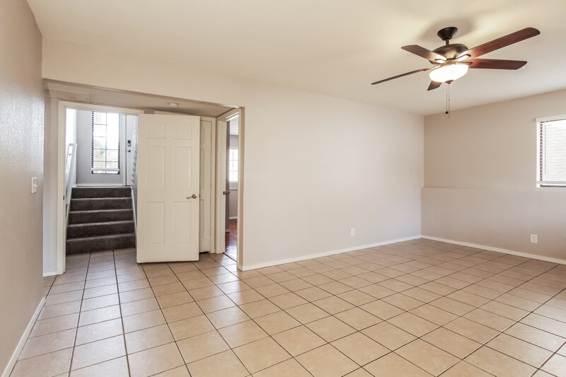 2,670/Mo, 1226 W Seashore Dr Gilbert, AZ 85233 Living Room View 2