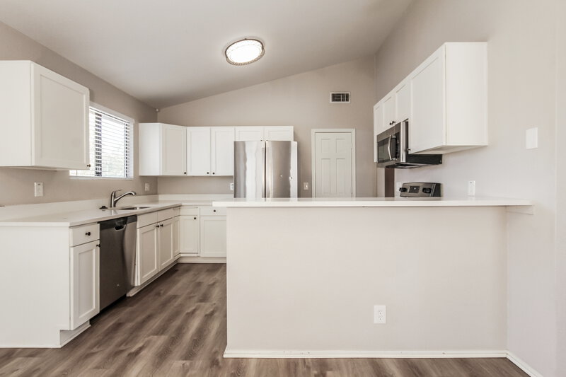 2,670/Mo, 1226 W Seashore Dr Gilbert, AZ 85233 Kitchen View