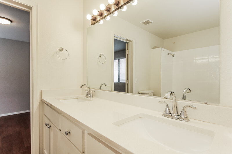2,670/Mo, 1226 W Seashore Dr Gilbert, AZ 85233 Bathroom View