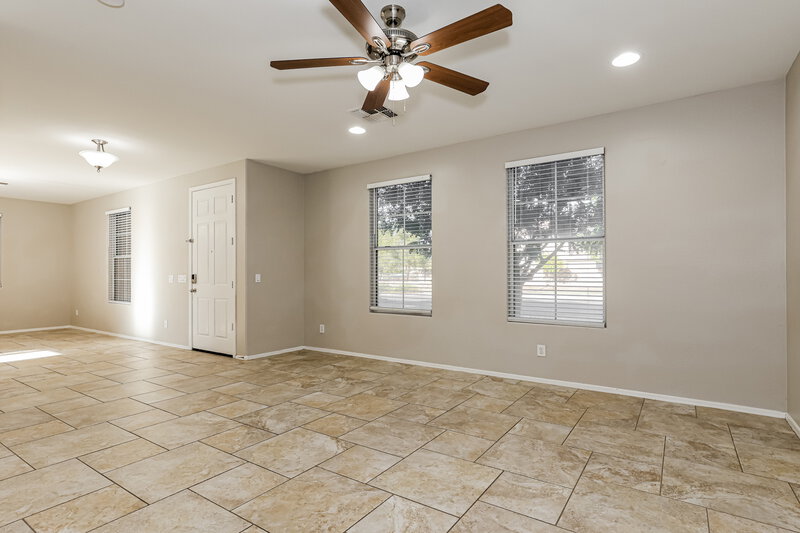 1,835/Mo, 5416 W Fulton St Phoenix, AZ 85043 Living Room View 2