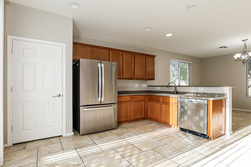 1,835/Mo, 5416 W Fulton St Phoenix, AZ 85043 Kitchen View
