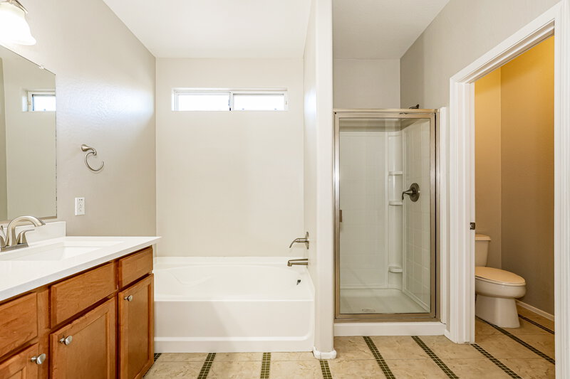 1,835/Mo, 5416 W Fulton St Phoenix, AZ 85043 Main Bathroom View 2