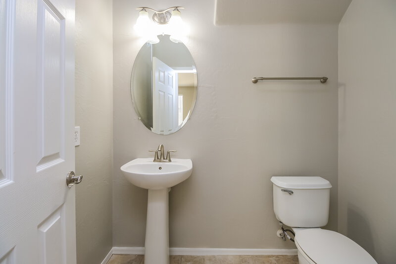 1,965/Mo, 5416 W Fulton St Phoenix, AZ 85043 Bathroom View