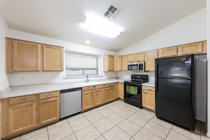 2,210/Mo, 2510 W Bent Tree Dr Phoenix, AZ 85085 Kitchen View