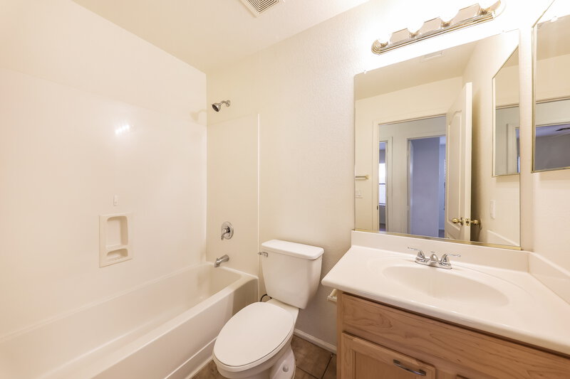 2,210/Mo, 2510 W Bent Tree Dr Phoenix, AZ 85085 Bathroom View