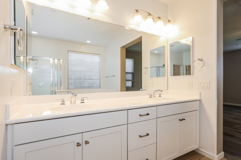 2,395/Mo, 10654 W Anna Ave Peoria, AZ 85383 Main Bathroom View 2