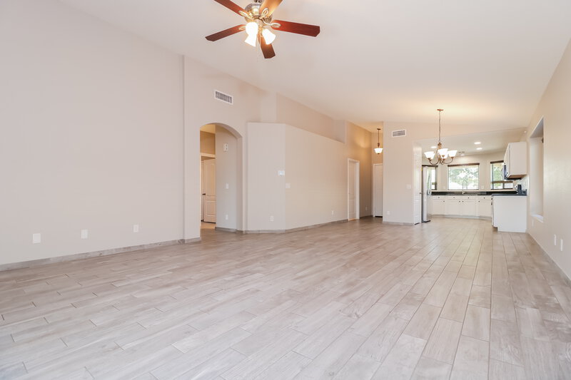 1,950/Mo, 15881 W Latham St Goodyear, AZ 85338 Living Room View