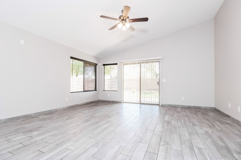 1,950/Mo, 15881 W Latham St Goodyear, AZ 85338 Living Room View 2