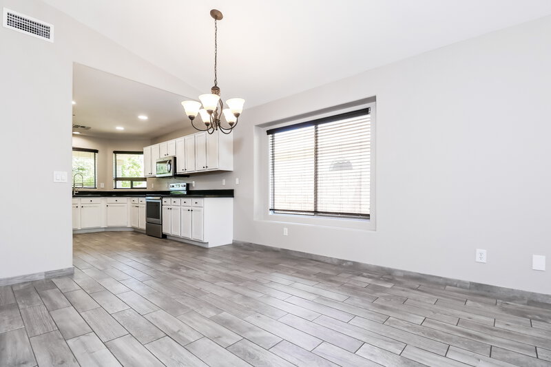 1,950/Mo, 15881 W Latham St Goodyear, AZ 85338 Dining Room View