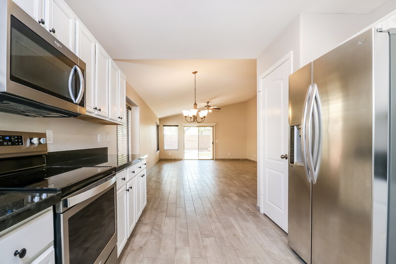 1,950/Mo, 15881 W Latham St Goodyear, AZ 85338 Kitchen View 2