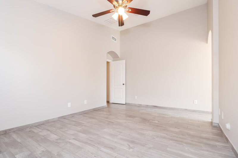 1,950/Mo, 15881 W Latham St Goodyear, AZ 85338 Main Bedroom View