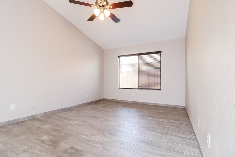 1,950/Mo, 15881 W Latham St Goodyear, AZ 85338 Main Bedroom View 2