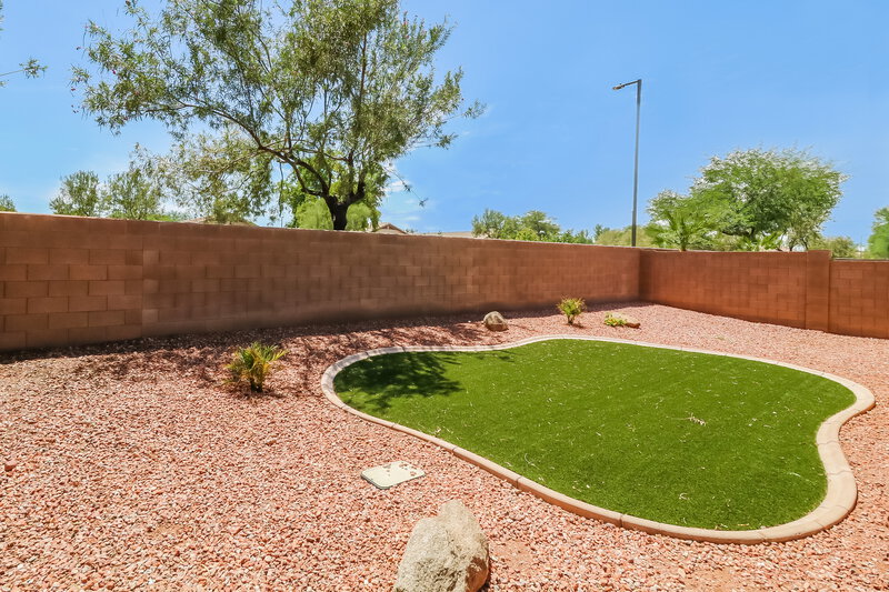 1,950/Mo, 15881 W Latham St Goodyear, AZ 85338 Exterior View