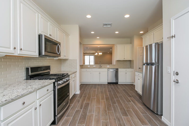 1,975/Mo, 1604 W Flintlock Dr San Tan Valley, AZ 85142 Kitchen View