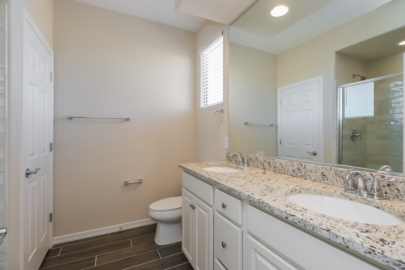 1,975/Mo, 1604 W Flintlock Dr San Tan Valley, AZ 85142 Main Bathroom View