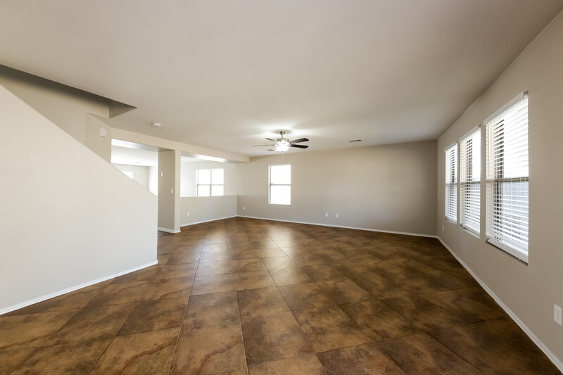 2,220/Mo, 9708 W Cordes Rd Tolleson, AZ 85353 Living Room View 2