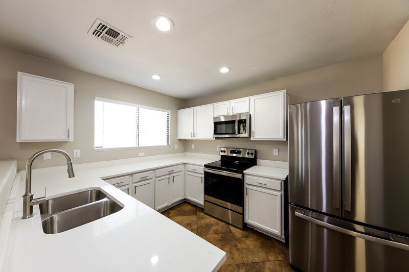 2,220/Mo, 9708 W Cordes Rd Tolleson, AZ 85353 Kitchen View