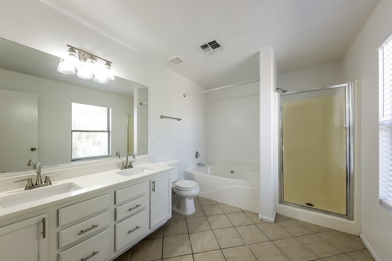 2,220/Mo, 9708 W Cordes Rd Tolleson, AZ 85353 Main Bathroom View