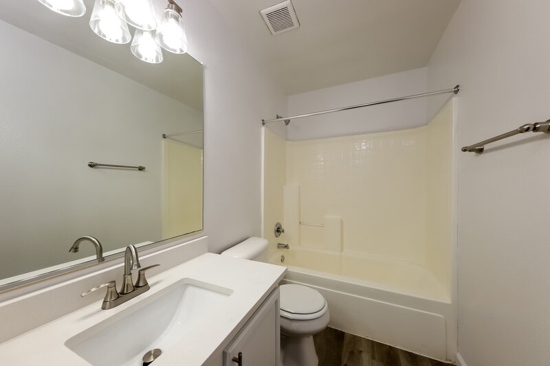 2,220/Mo, 9708 W Cordes Rd Tolleson, AZ 85353 Bathroom View