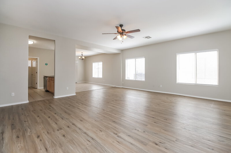1,585/Mo, 751 E Horizon Heights Dr San Tan Valley, AZ 85143 Living Room View 3