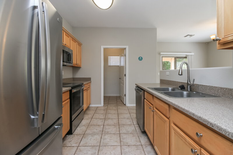 1,585/Mo, 751 E Horizon Heights Dr San Tan Valley, AZ 85143 Kitchen View