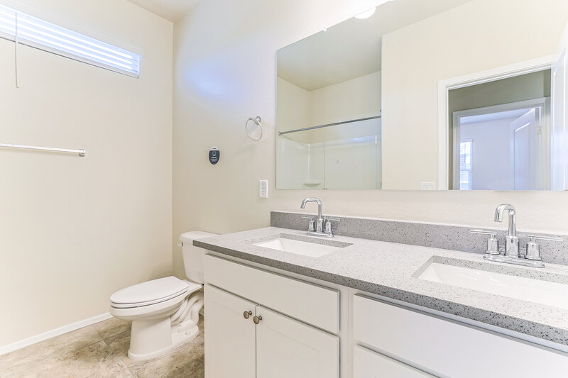 2,075/Mo, 7854 W Forest Grove Ave Phoenix, AZ 85043 Bathroom View
