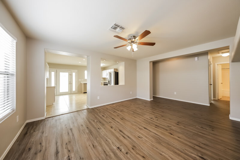 2,090/Mo, 10514 W Louise Dr Peoria, AZ 85383 Living Room View