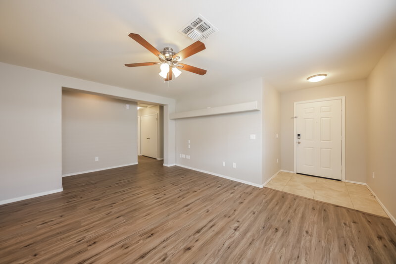 2,090/Mo, 10514 W Louise Dr Peoria, AZ 85383 Living Room View 2