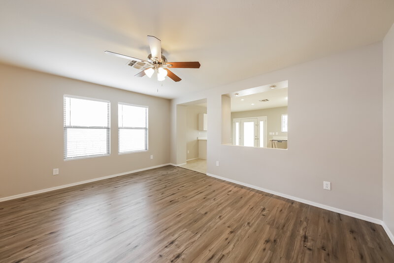 2,090/Mo, 10514 W Louise Dr Peoria, AZ 85383 Living Room View 4