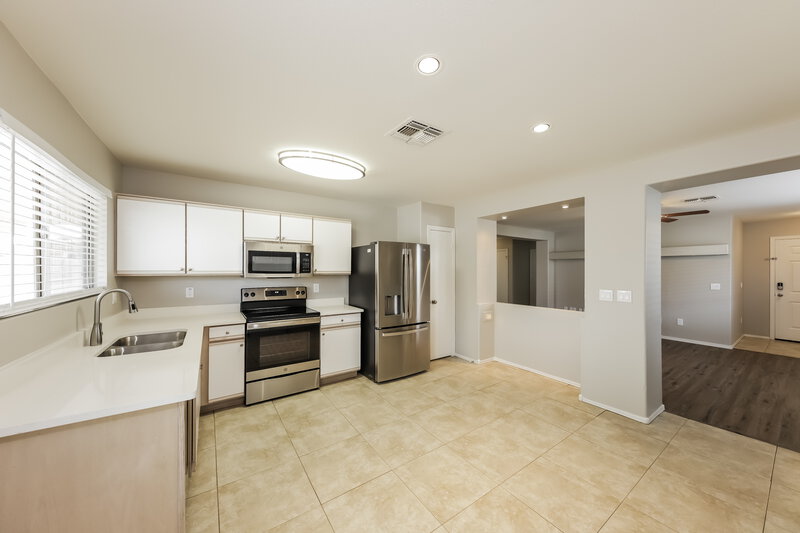 2,090/Mo, 10514 W Louise Dr Peoria, AZ 85383 Kitchen View 2