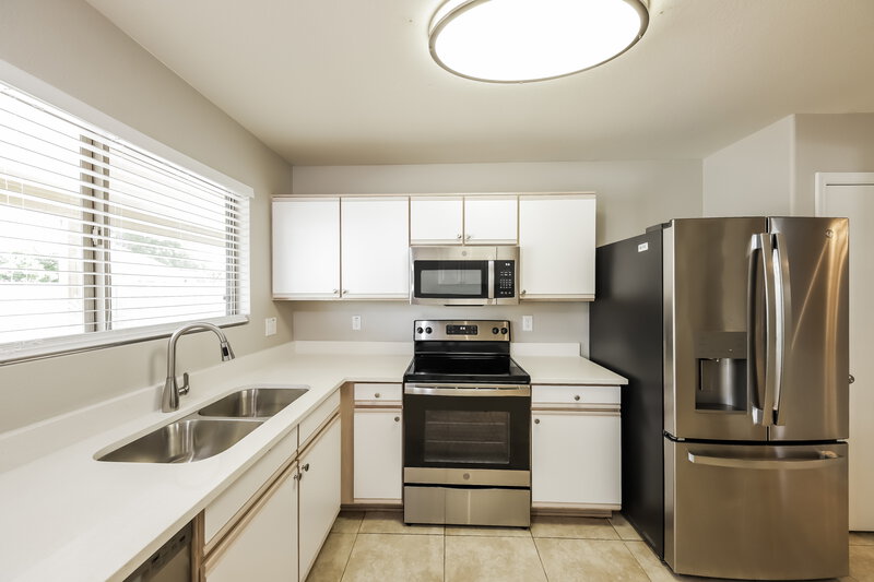 2,090/Mo, 10514 W Louise Dr Peoria, AZ 85383 Kitchen View 3