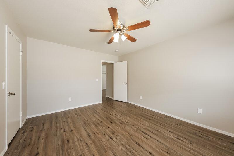 2,090/Mo, 10514 W Louise Dr Peoria, AZ 85383 Main Bedroom View 2
