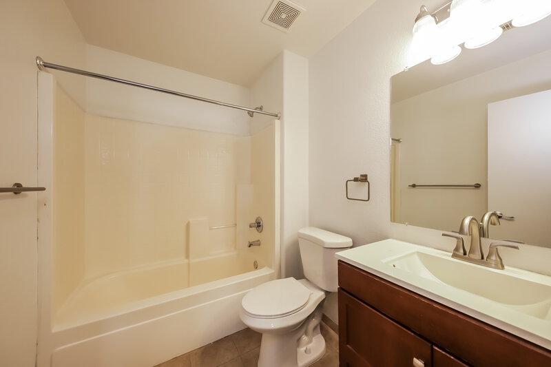 2,090/Mo, 10514 W Louise Dr Peoria, AZ 85383 Bathroom View