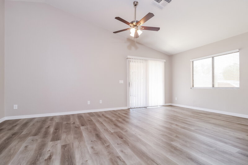 1,860/Mo, 13053 W Redfield Rd El Mirage, AZ 85335 Family Room View