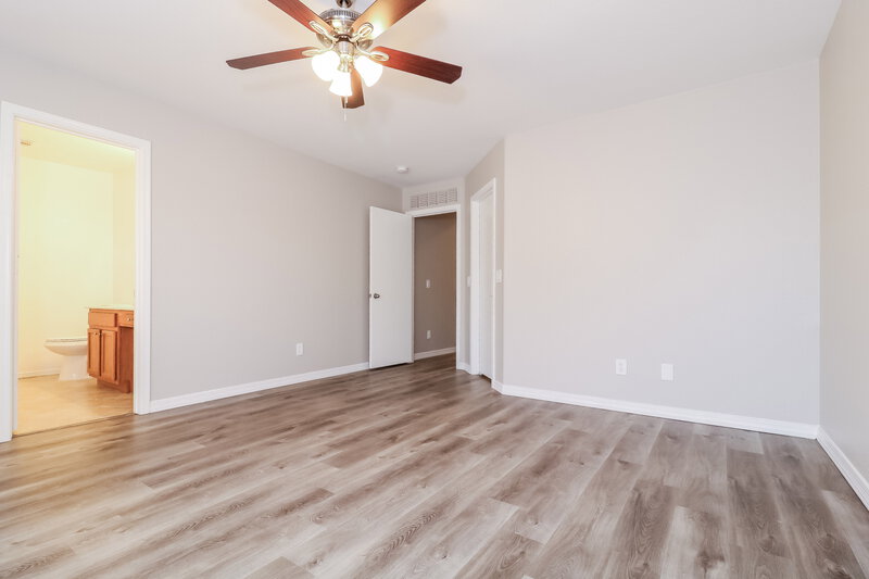 1,860/Mo, 13053 W Redfield Rd El Mirage, AZ 85335 Main Bedroom View 2