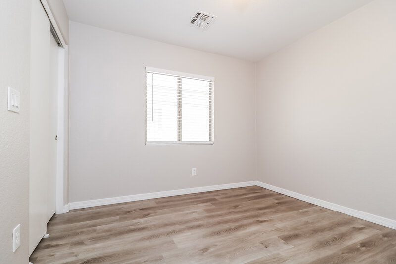 1,860/Mo, 13053 W Redfield Rd El Mirage, AZ 85335 Bedroom View
