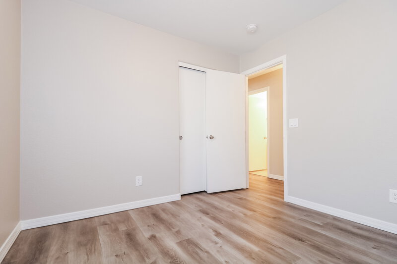 1,860/Mo, 13053 W Redfield Rd El Mirage, AZ 85335 Bedroom View 2