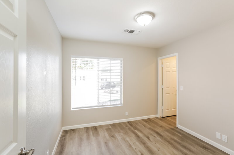 2,645/Mo, 1047 W Vaughn St Tempe, AZ 85283 Bedroom View 2