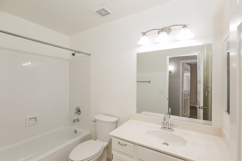 2,645/Mo, 1047 W Vaughn St Tempe, AZ 85283 Bathroom View