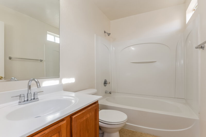 1,760/Mo, 22332 W Lasso Ln Buckeye, AZ 85326 Main Bathroom View