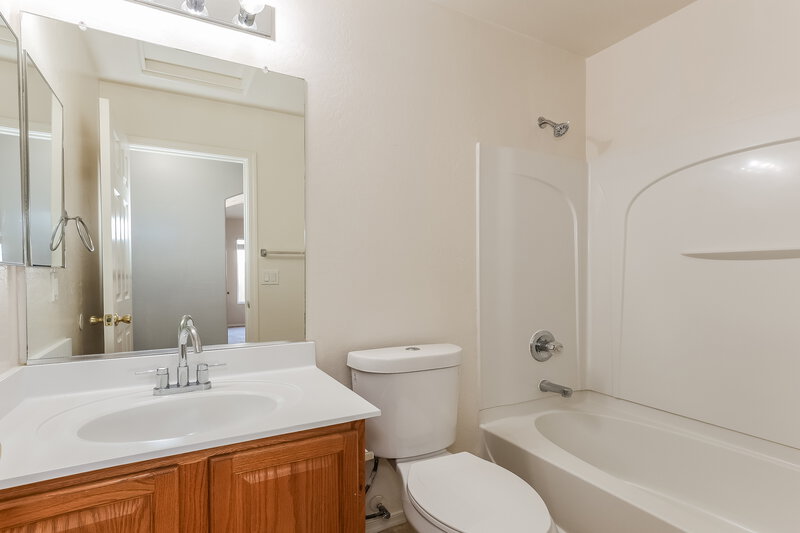 1,760/Mo, 22332 W Lasso Ln Buckeye, AZ 85326 Bathroom View