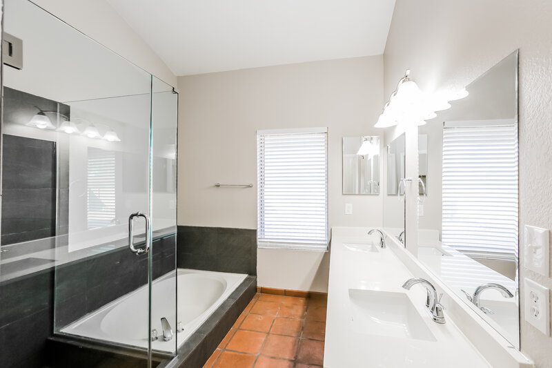 1,840/Mo, 3616 N Copenhagen Dr Avondale, AZ 85392 Main Bathroom View