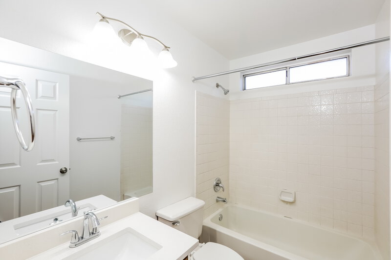 1,840/Mo, 3616 N Copenhagen Dr Avondale, AZ 85392 Bathroom View