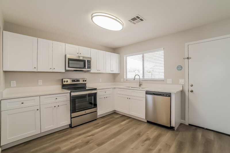 1,905/Mo, 15905 W Elm St Surprise, AZ 85374 Kitchen View