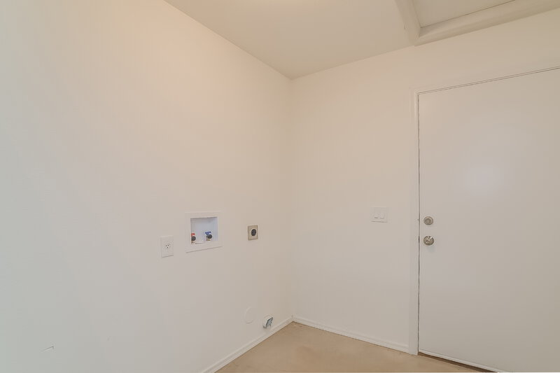 1,905/Mo, 15905 W Elm St Surprise, AZ 85374 Laundry Room View