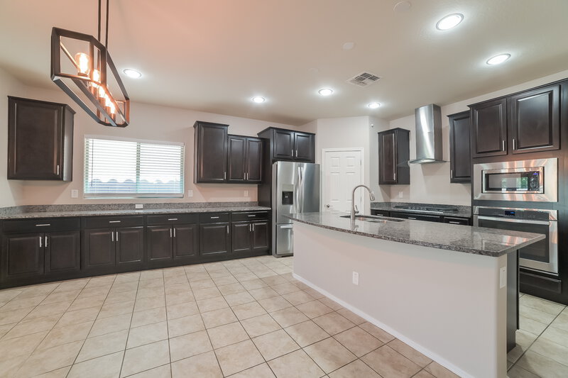 2,265/Mo, 10828 W Swayback Pass Peoria, AZ 85383 Kitchen View
